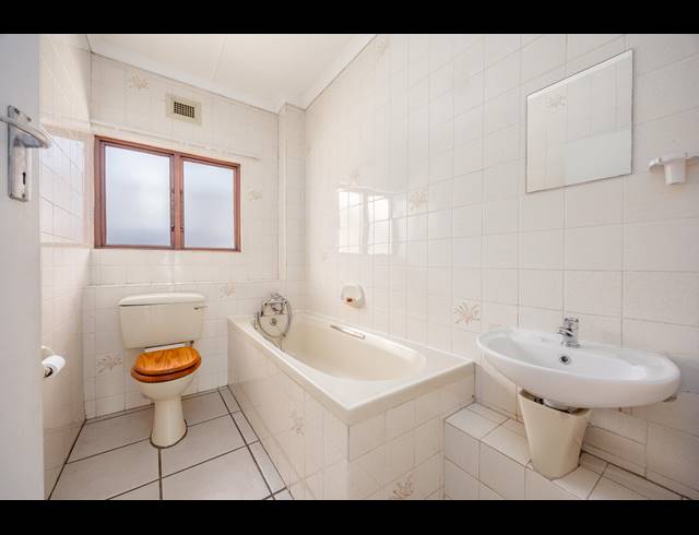 3 BEDROOM DUPLEX FOR SALE IN THE WOLDS